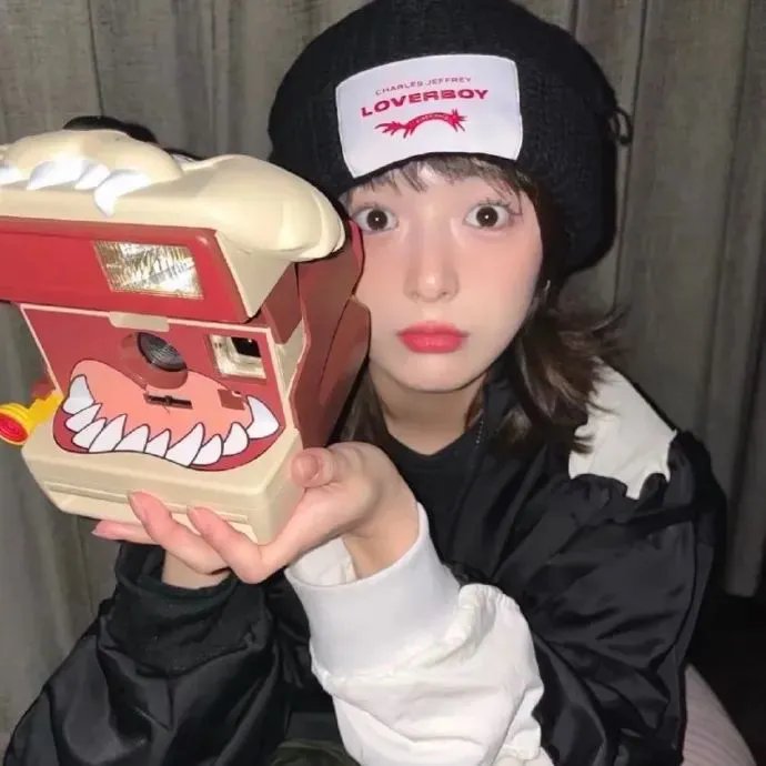 怪笑少女